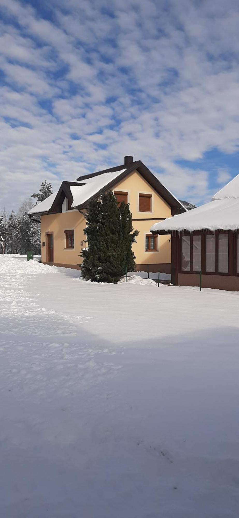 Apartments Marija Vrelo Koreničko Esterno foto