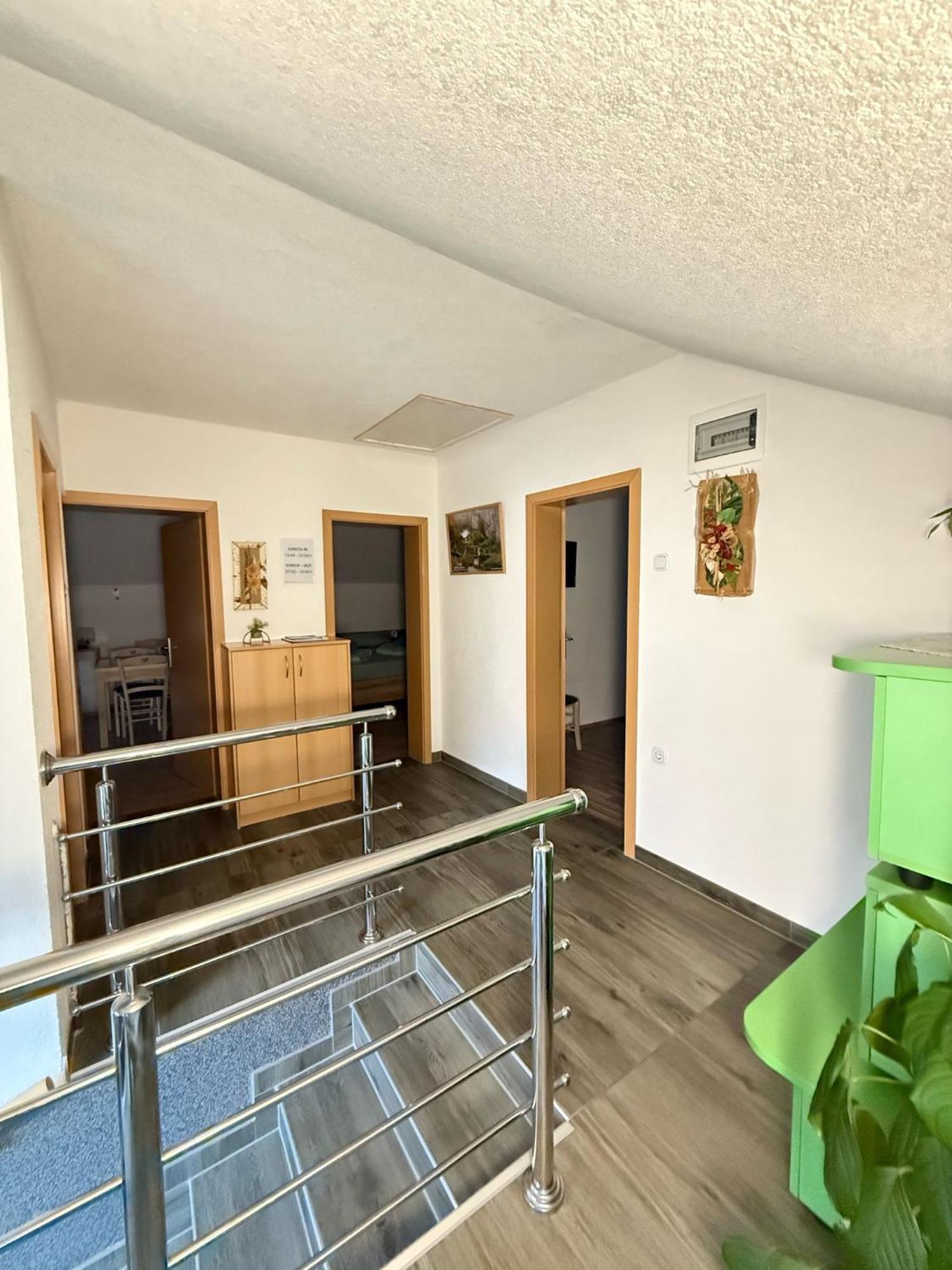 Apartments Marija Vrelo Koreničko Esterno foto
