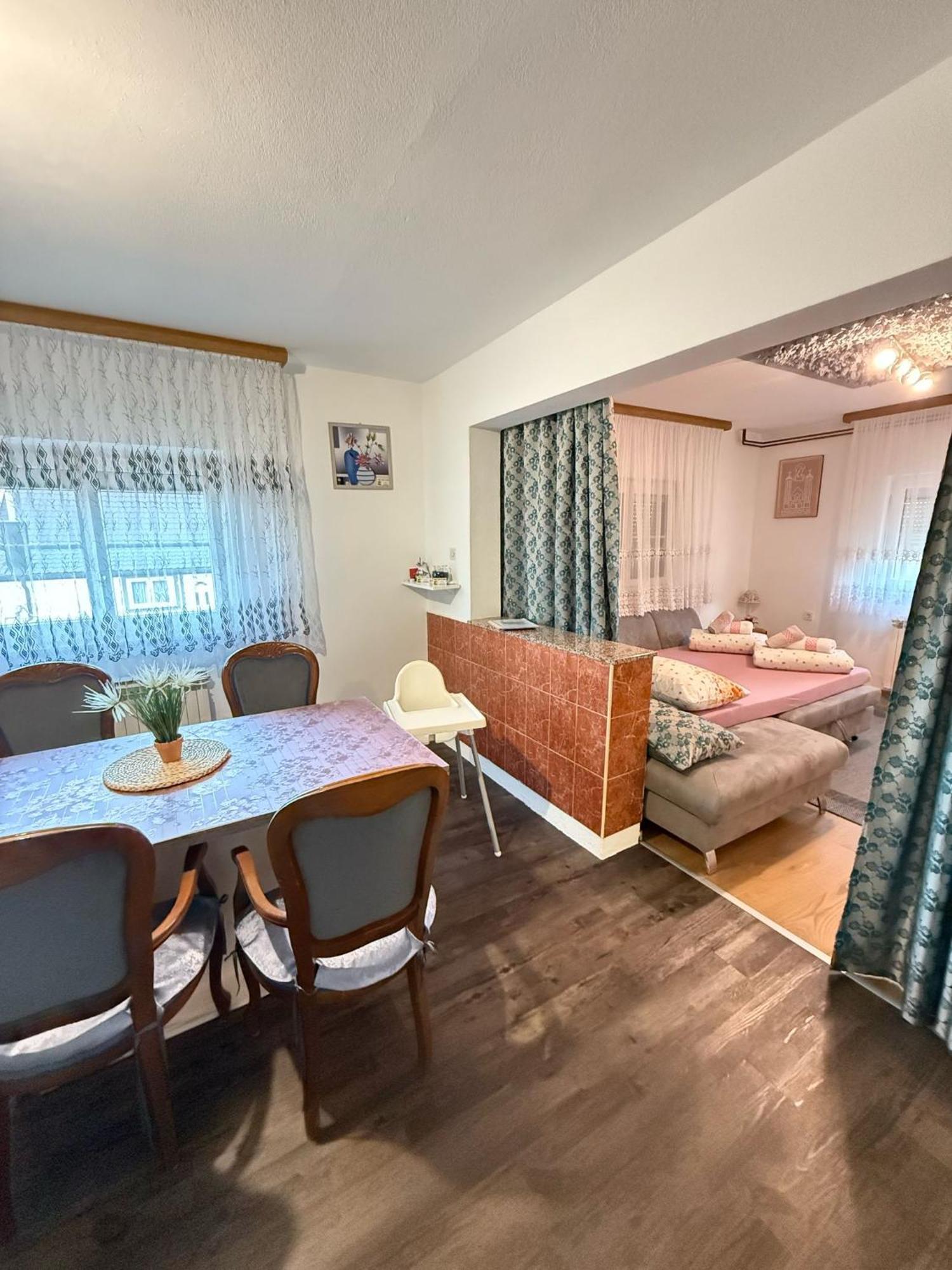 Apartments Marija Vrelo Koreničko Esterno foto