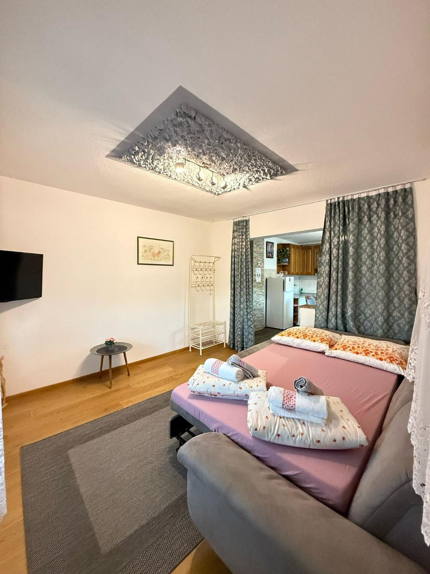 Apartments Marija Vrelo Koreničko Esterno foto