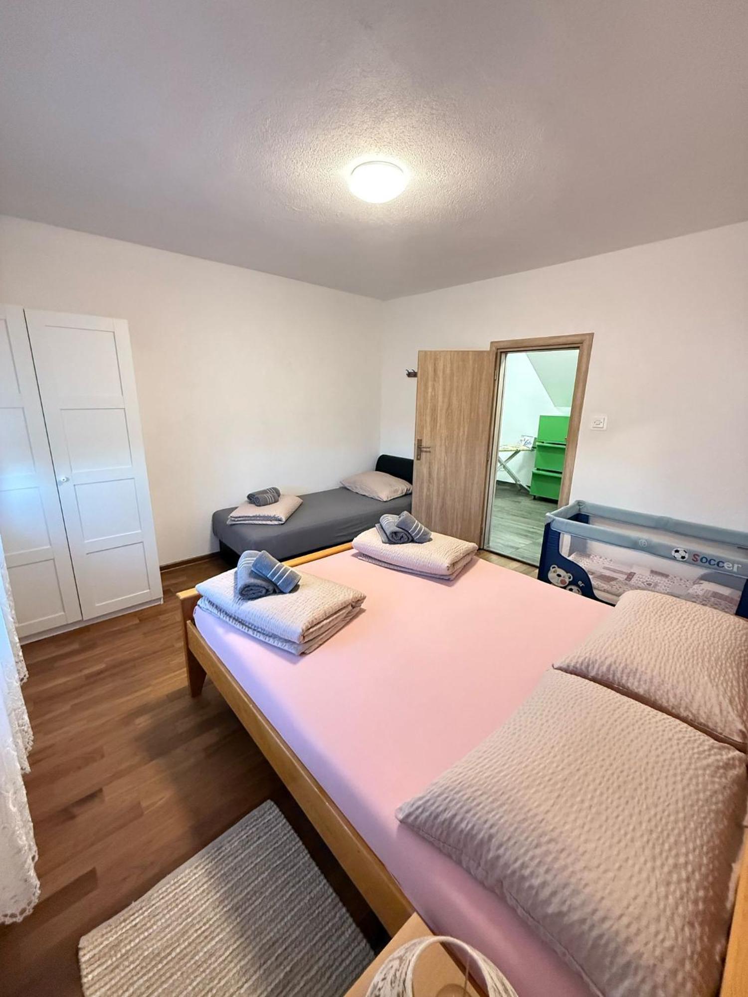Apartments Marija Vrelo Koreničko Esterno foto