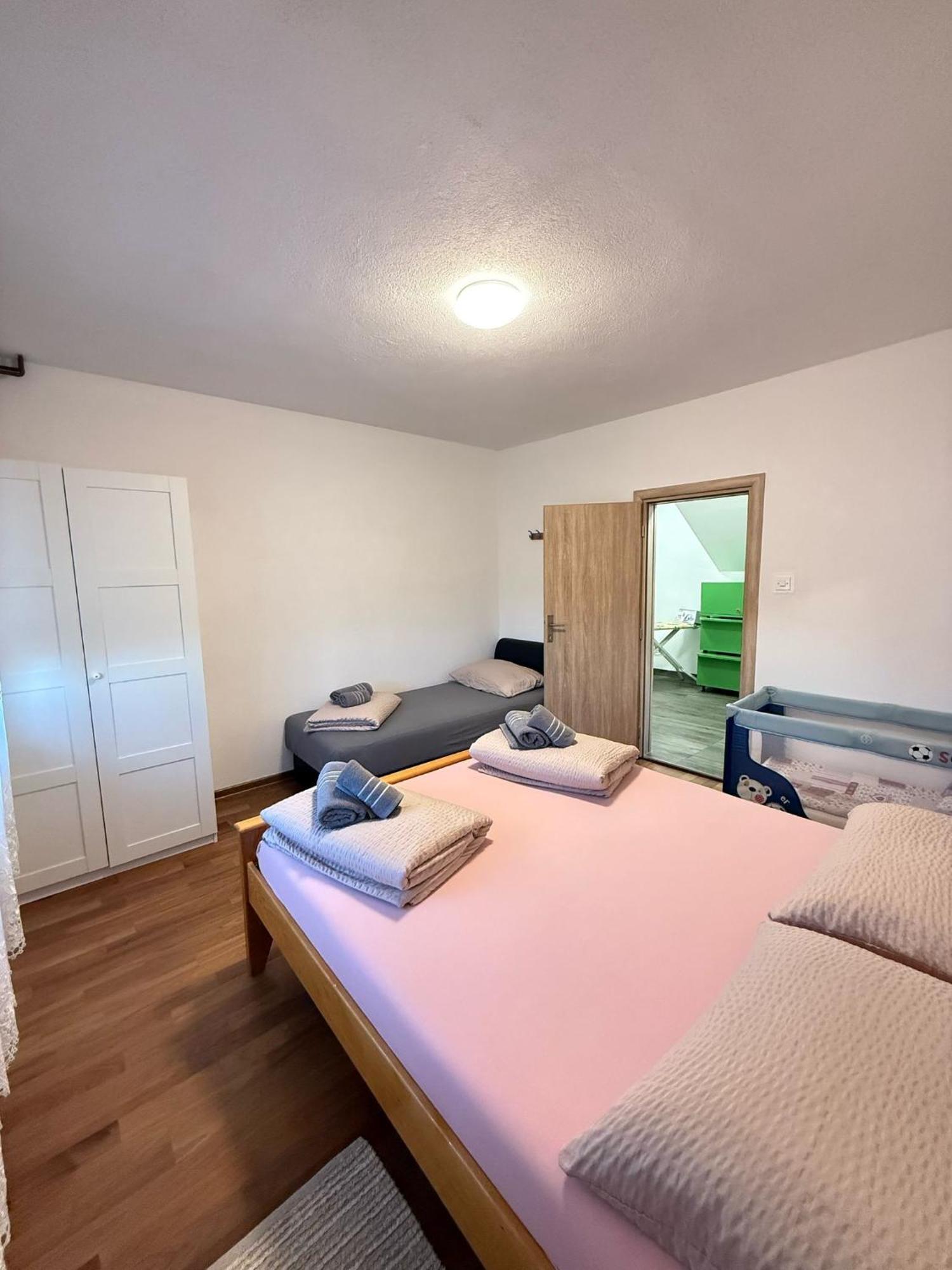 Apartments Marija Vrelo Koreničko Esterno foto
