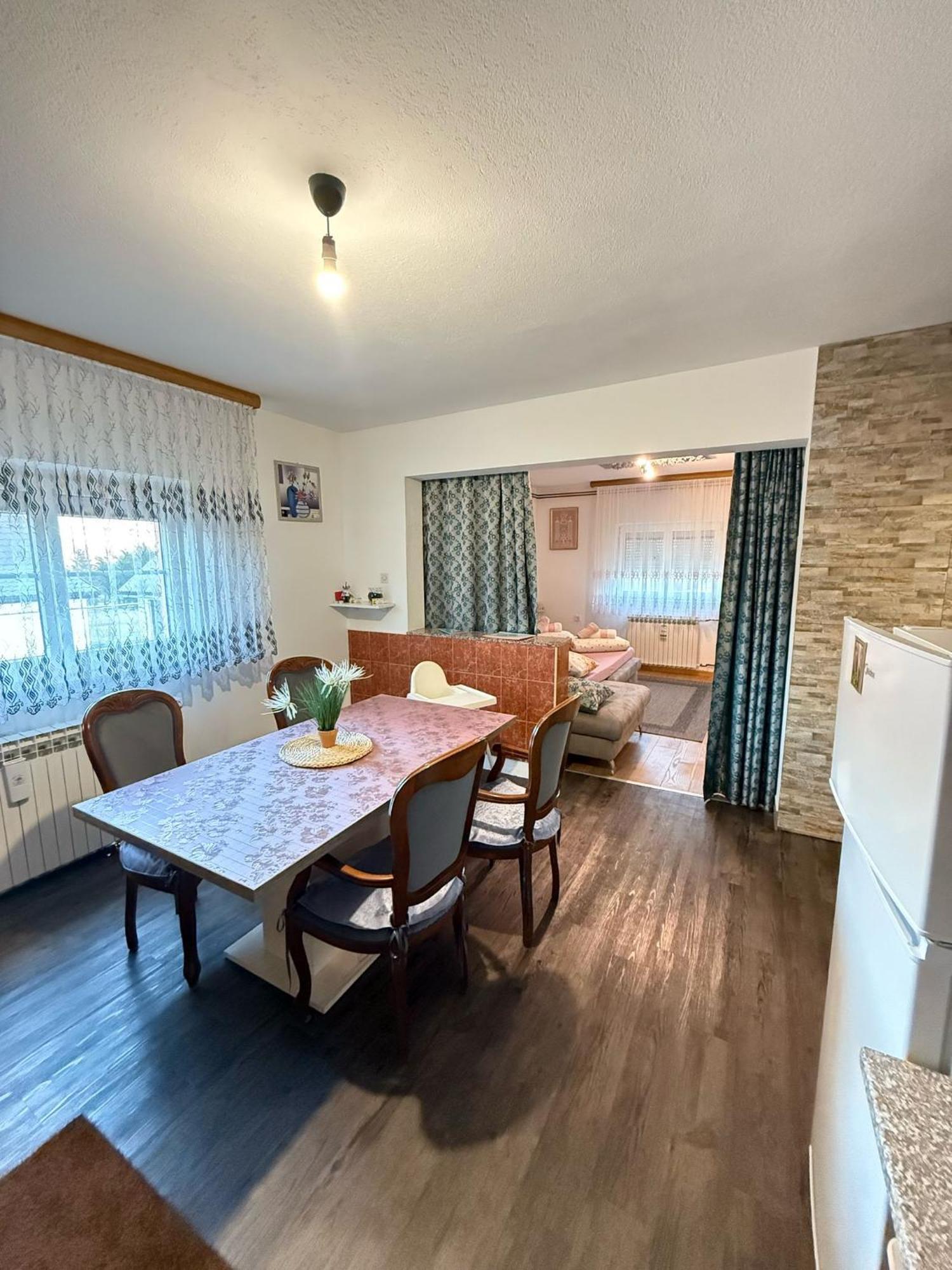 Apartments Marija Vrelo Koreničko Esterno foto
