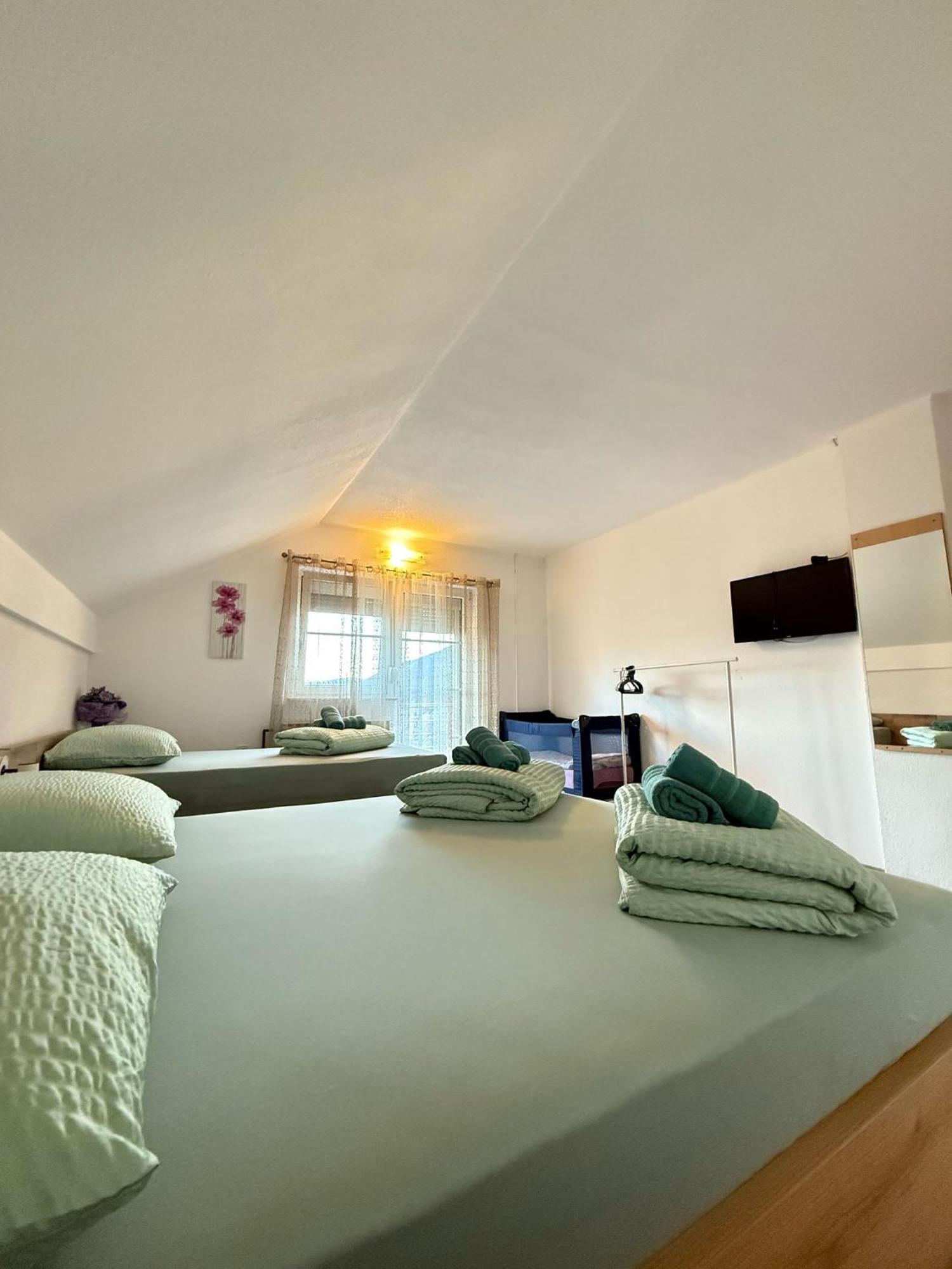 Apartments Marija Vrelo Koreničko Esterno foto